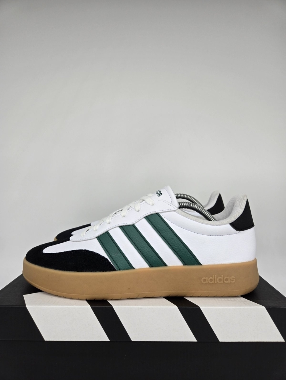 Adidas Men's Barreda JR1323 White Black Green Shoes Size 9 New